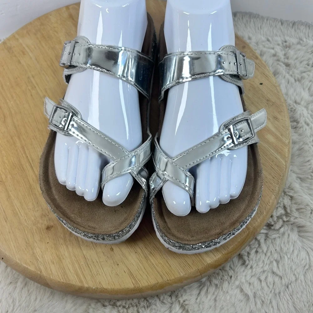 Wonder Nation Chrome Silver Sandals Comfortable and Stylish‎ youth 5 women’s 7